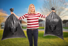 Alle tijd die kritische denkers spenderen aan het serieus benaderen van nóg ridiculer geworden ‘rommel-in-rommel-uit-academisch-psychiatrisch-onderzoek’, is verloren tijd Twee vuilniszakken 'rommel-in-rommel-uit' in het Engels 'garbage' als symboliek voor 'slechte input, slechte output'